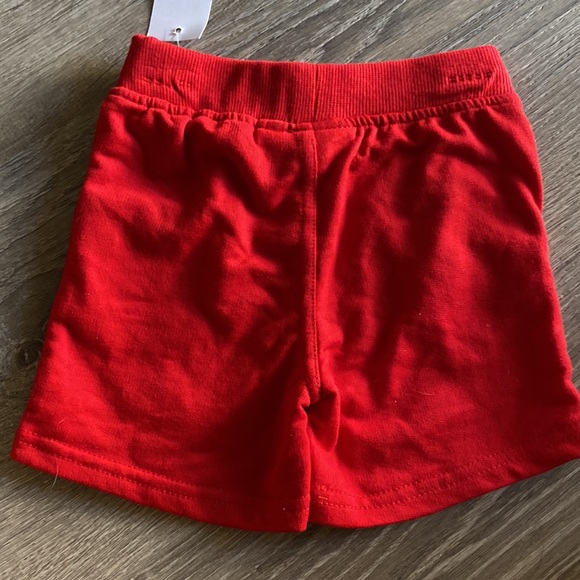 Tommy Hilfiger 2 piece boys size 6-9 mos. NWT! Short sleeve tee & red shorts - Picture 10 of 16